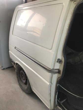 VOLKSWAGEN T4 ÇIKMA SAĞ ARKA ÇAMURLUK